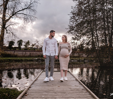pont automne nuages grossesse couple